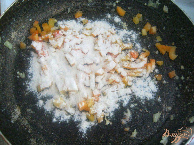 Фото приготовление рецепта: «Колбаски» из фарша в соусе шаг №4