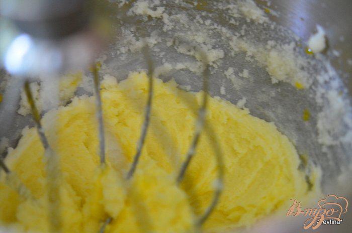 Фото приготовление рецепта: Лимонный кекс с крошкой и лимонным кремом шаг №2