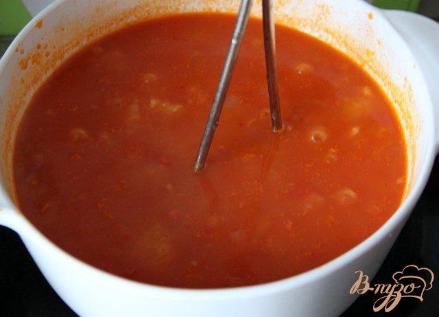 Фото приготовление рецепта: Томатный суп с горгонзоллой шаг №5