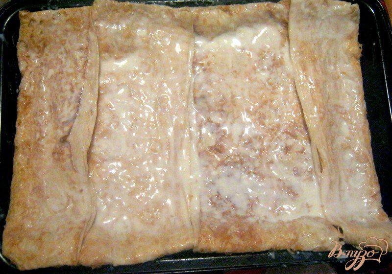 Фото приготовление рецепта: Пирог из лаваша с сыром и зеленью шаг №6