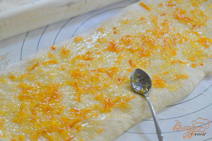 Фото приготовление рецепта: Булочки с апельсиновым вкусом шаг №3