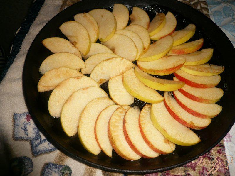 Фото приготовление рецепта: Быстрый яблочный пирог шаг №2