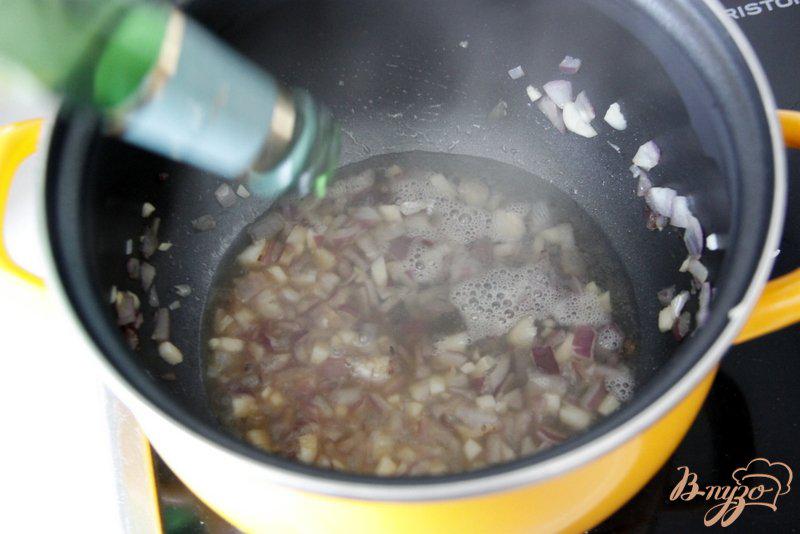 Фото приготовление рецепта: Средиземноморский томатный суп с фасолью и пастой шаг №1