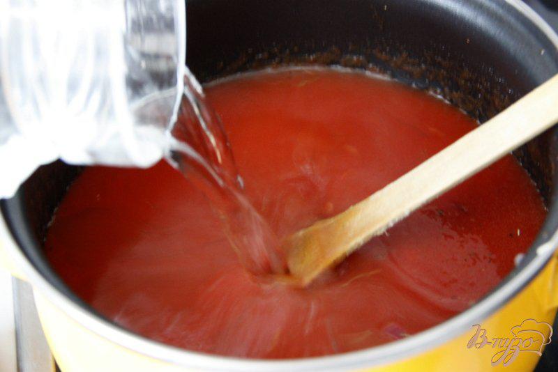 Фото приготовление рецепта: Средиземноморский томатный суп с фасолью и пастой шаг №3