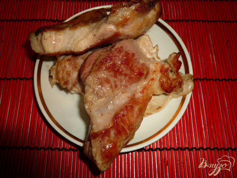 Фото приготовление рецепта: Свинина под болгарским перцем и сыром шаг №2