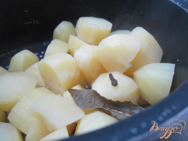 Фото приготовление рецепта: Давленый картофель со свеклой шаг №2