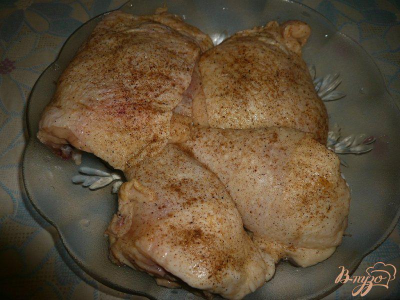 Фото приготовление рецепта: Куриные окорочка тушеные в молоке шаг №1