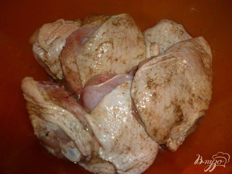 Фото приготовление рецепта: Куриные бедра запеченные в панировке шаг №2