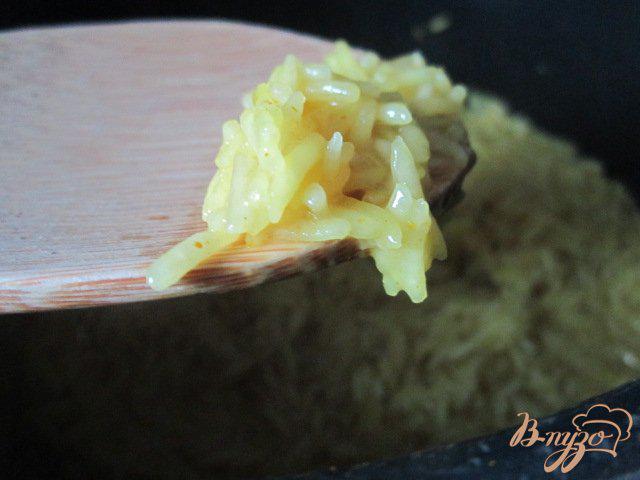 Фото приготовление рецепта: Пикантный гарнир из риса шаг №3