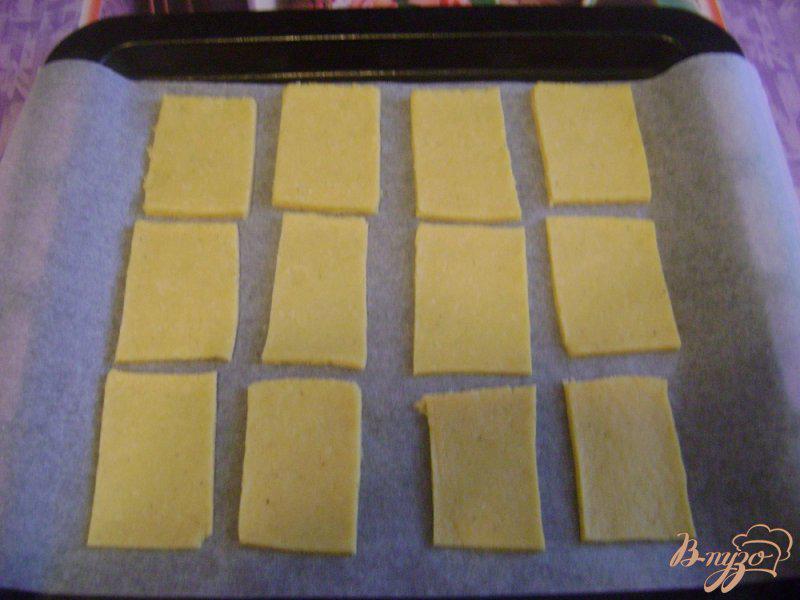Фото приготовление рецепта: Печенье с сырным вкусом шаг №8