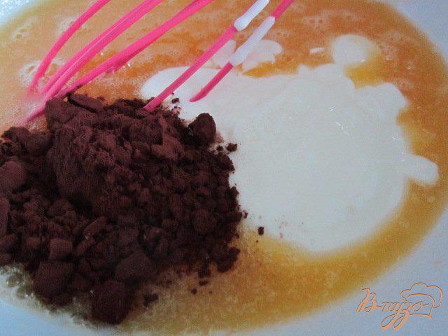 Фото приготовление рецепта: Шоколадный кекс с имбирем и цукатами папайи шаг №2