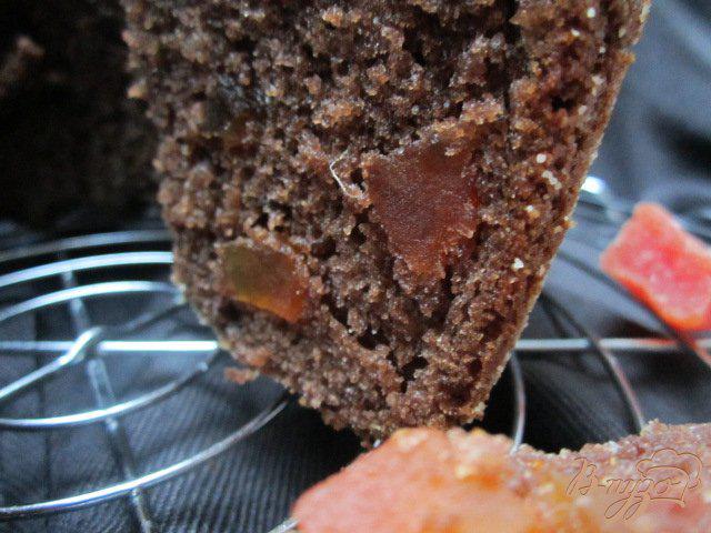 Фото приготовление рецепта: Шоколадный кекс с имбирем и цукатами папайи шаг №8