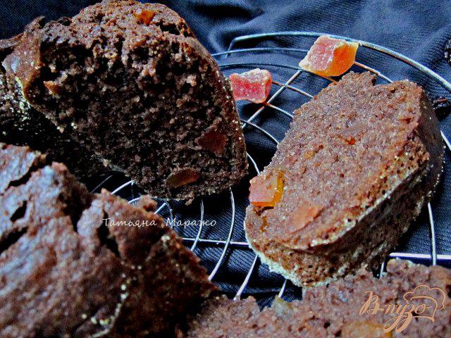 Фото приготовление рецепта: Шоколадный кекс с имбирем и цукатами папайи шаг №7