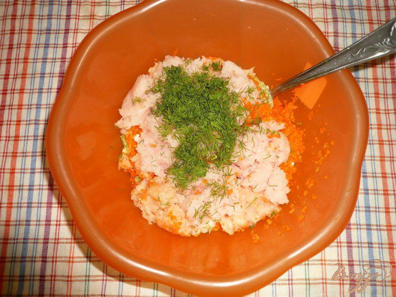 Фото приготовление рецепта: Нежные куриные котлетки с кабачком и морковью шаг №3