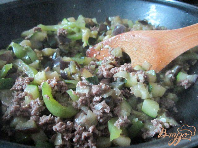 Фото приготовление рецепта: Лазанья с мясным фаршем и овощами шаг №7