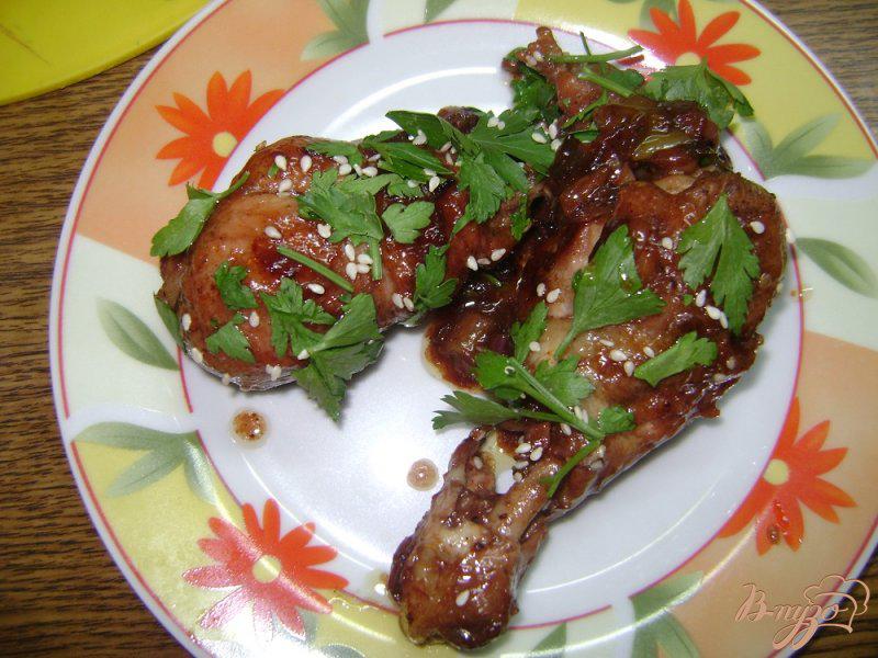 Фото приготовление рецепта: Куриные ножки в вишневом соусе шаг №7