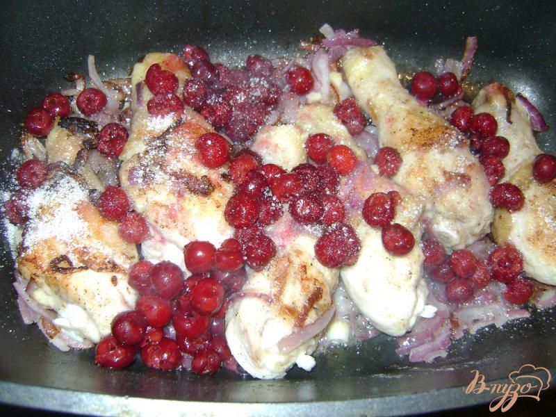 Фото приготовление рецепта: Куриные ножки в вишневом соусе шаг №6
