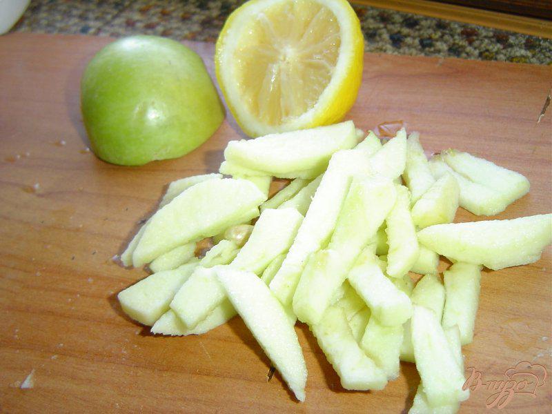 Фото приготовление рецепта: Салат с шампиньонами, сельдью и осминожками шаг №3