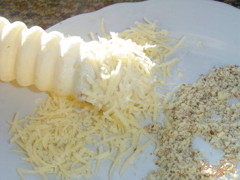 Фото приготовление рецепта: «Трубочки» с закуской из грибов, сыра, балыка шаг №7