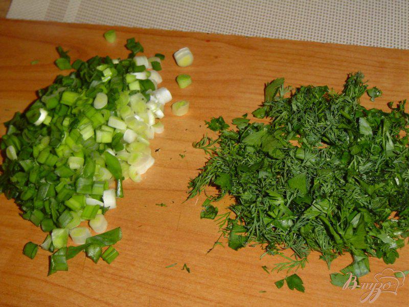 Фото приготовление рецепта: Салат из шампиньонов и зеленого горошка шаг №2