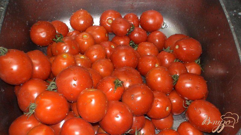 Фото приготовление рецепта: Консервированные помидоры проще простого шаг №1