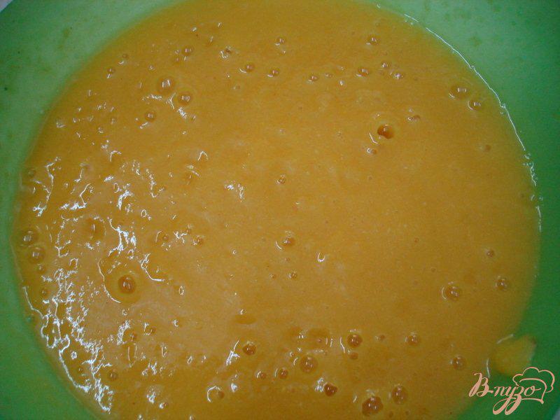 Фото приготовление рецепта: Торт персико - малиновый без выпечки шаг №5