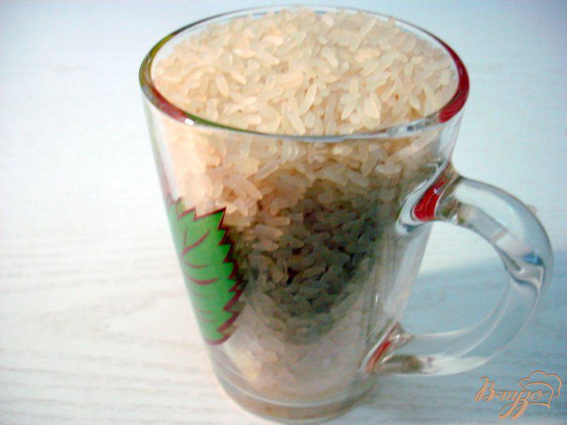 Фото приготовление рецепта: Рис с овощами и тунцом шаг №1