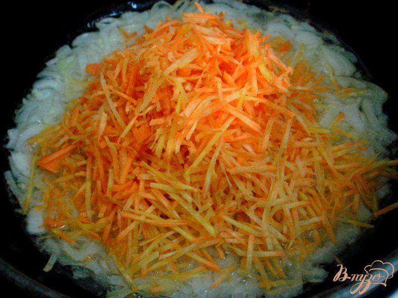 Фото приготовление рецепта: Рис с овощами и тунцом шаг №4