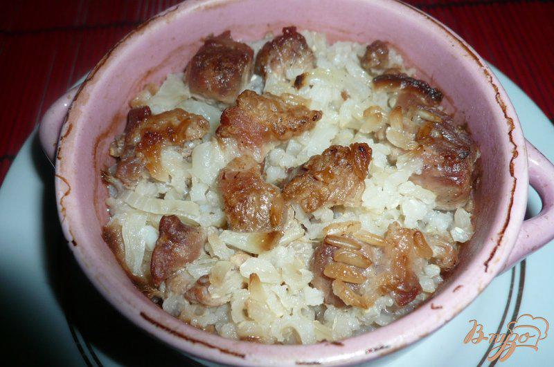 Фото приготовление рецепта: Рисовая каша с мясом в горшочке шаг №5