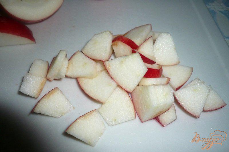 Фото приготовление рецепта: Творожная запеканка с яблоками шаг №5