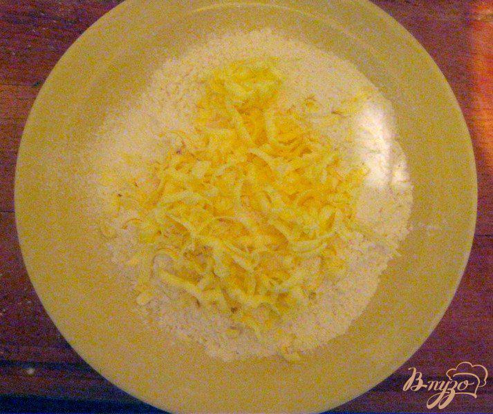 Фото приготовление рецепта: Лимонные кексы шаг №3