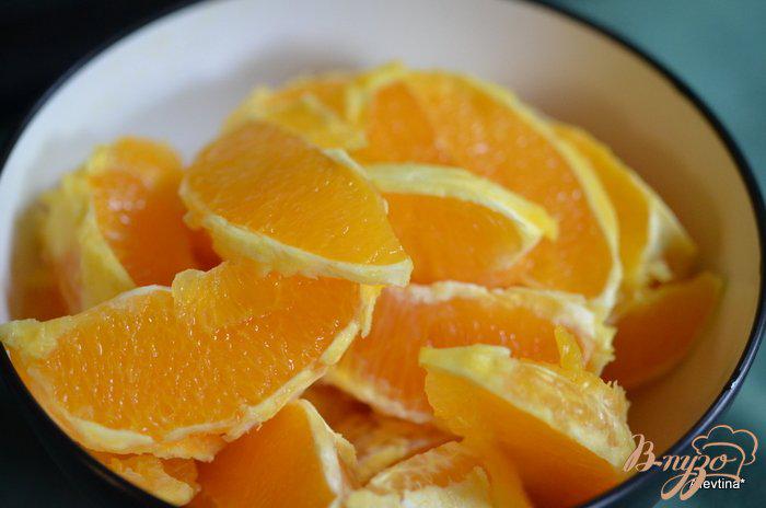 Фото приготовление рецепта: Апельсиновый перевернутый кекс шаг №2