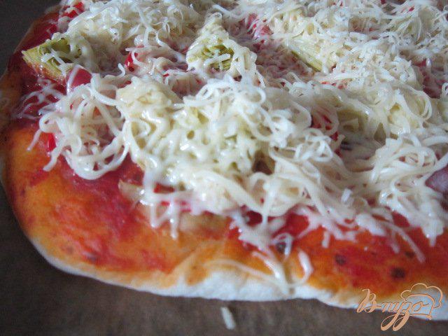 Фото приготовление рецепта: Пицца с артишоками шаг №5