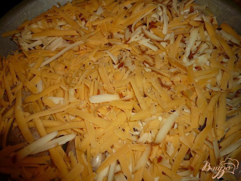 Фото приготовление рецепта: Картофель запеченный с беконом и сыром шаг №7