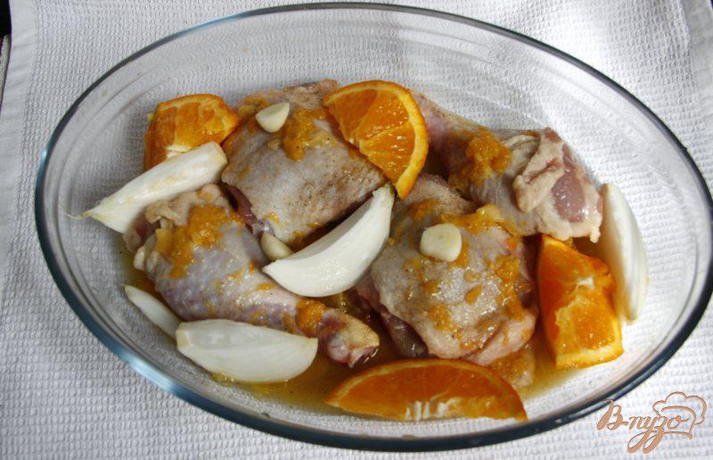 Фото приготовление рецепта: Апельсиновые куриные бёдрышки шаг №2