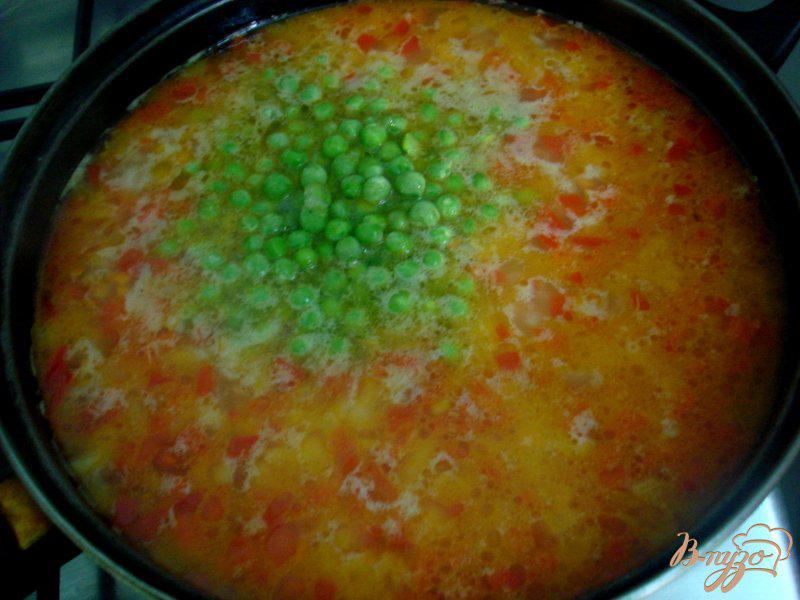 Фото приготовление рецепта: Рис с перцем и горошком шаг №8