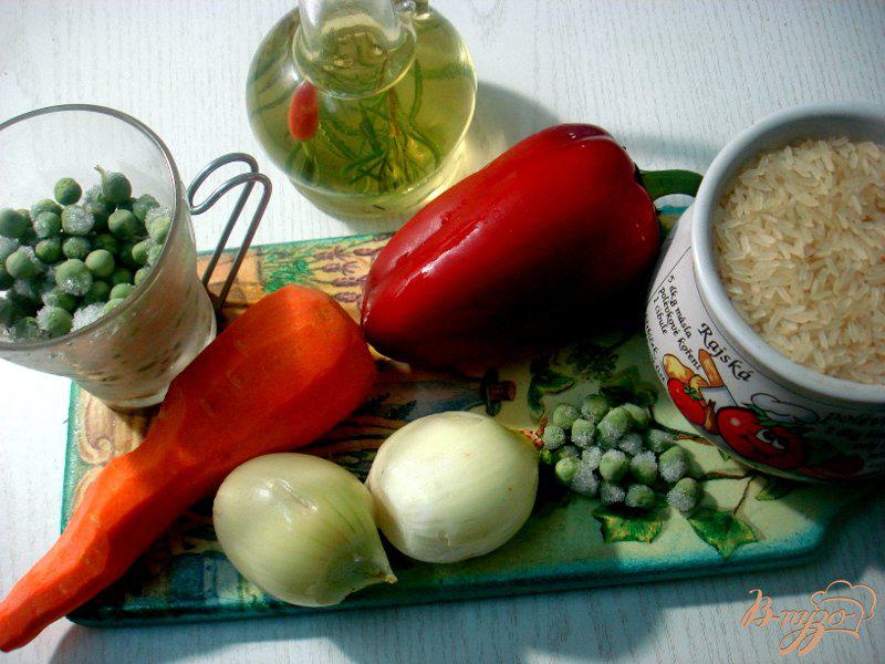 Фото приготовление рецепта: Рис с перцем и горошком шаг №1