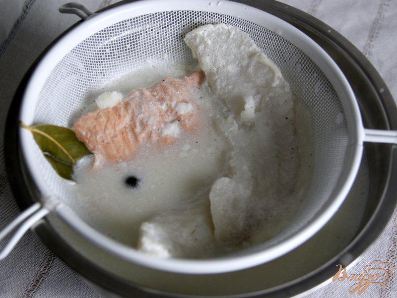 Фото приготовление рецепта: Сливочный суп с рыбой шаг №4