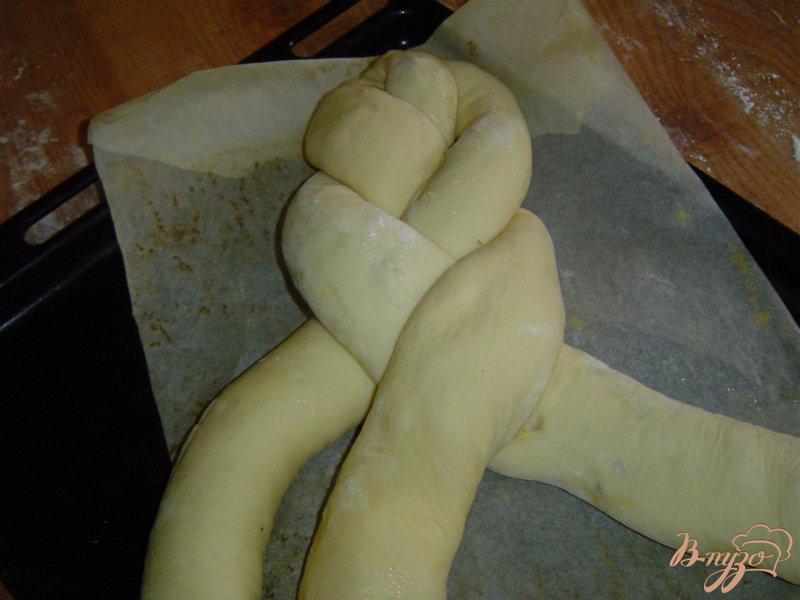Фото приготовление рецепта: Пирог-коса с тремя начинками шаг №10