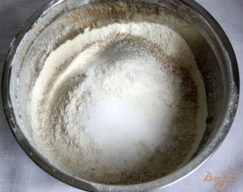 Фото приготовление рецепта: Хлеб пшенично-цельнозерновой шаг №2