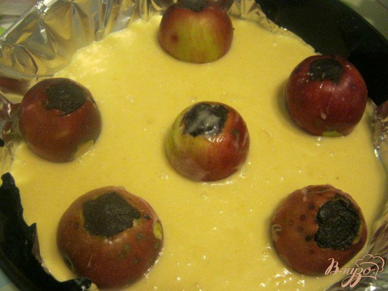 Фото приготовление рецепта: Пирог «Яблочки в шоколаде» шаг №7