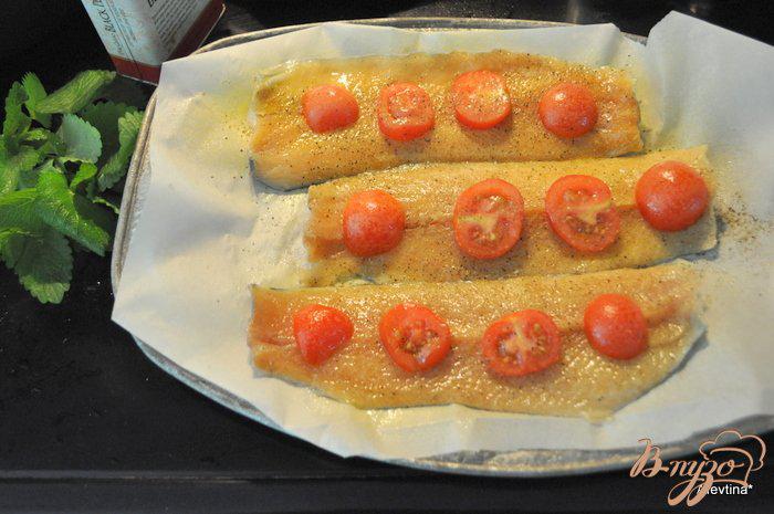 Фото приготовление рецепта: Форель с помидорами и базиликом шаг №2