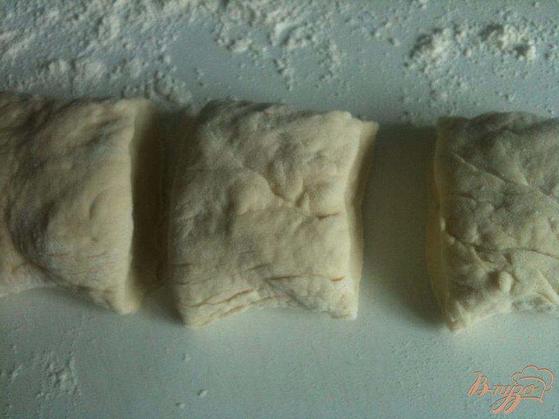 Фото приготовление рецепта: Рулетики с конфитюром из хлебного теста шаг №2