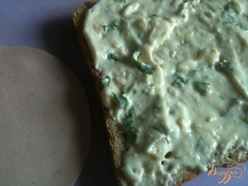 Фото приготовление рецепта: Закусочный тортик с сырной начинкой шаг №3