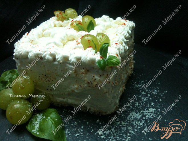 Фото приготовление рецепта: Закусочный тортик с сырной начинкой шаг №8