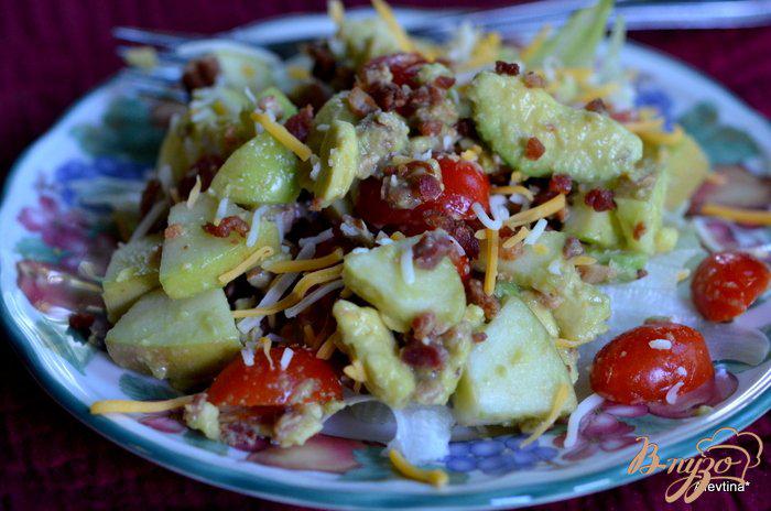 Фото приготовление рецепта: Салат с яблоками и авокадо шаг №3