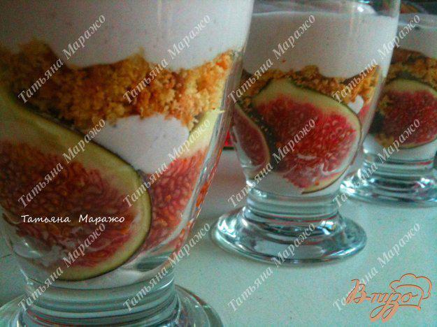Фото приготовление рецепта: Творожный десерт с инжиром шаг №5