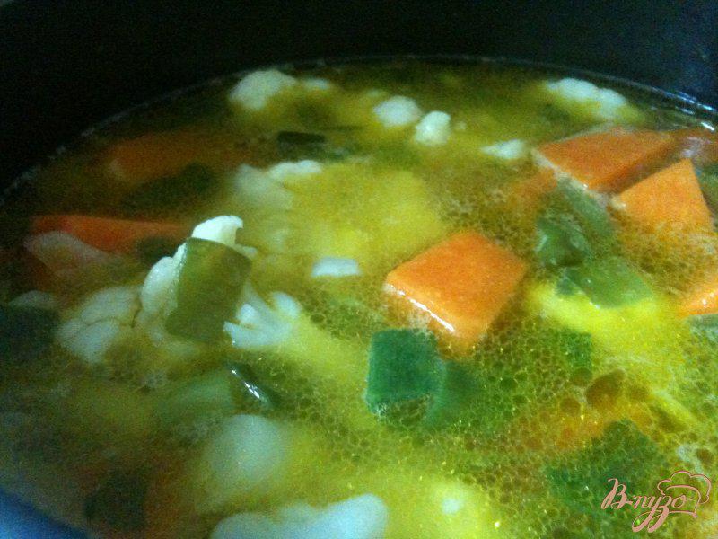 Фото приготовление рецепта: Тыквенный суп с  сырными клецками шаг №4