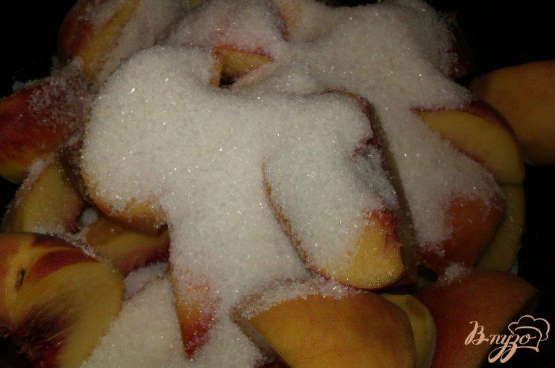 Фото приготовление рецепта: Персиковое варенье с миндалем шаг №3