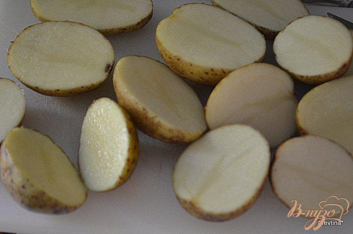 Фото приготовление рецепта: Картофель с пармезаном и  специями шаг №1